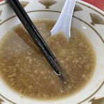 ラーメン もっけだの - 『朝食セット(ラーメンニンニク野菜マシマシ)＋味玉』のスープ