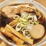 人類みな麺類 Premium - らーめん micro
      990円（税込1089円）
      しっかり味の醤油らーめんです。何事にも捕われず醤油本来の甘味や苦味、酸味や塩味の全てを許したらーめんです。