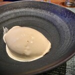 蒼 - 凍らせないアイス　氷点下5-10℃で作られたアイスの口当たりは口唇に心地よく、赤酒のほんのり香る風味も相まってこれまた完食