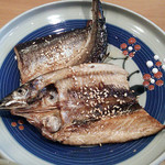 秋刀魚の開きは干物タイプ。