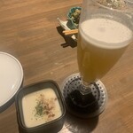 地下だけど入ったら雰囲気が良くて料理人がしっかり食事を作ってお酒もたくさんあって楽しいお店。ごんべえ - 