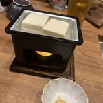 網焼き囲炉裏と土鍋 小江戸の個室居酒屋 囲炉鶏 川越駅前店 - お通し　湯豆腐