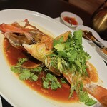 虎景軒 - 蒸し魚のフィッシュソース 今日のお魚はハタ