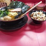 家系ラーメン とらきち家 - 