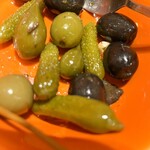 Bar Espanol LA BODEGA - オリーブ＋ピクルスお通しで気分はすっかり地中海⚓️