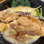 キラメキノトリ 名神豊中インター店 - 鶏とんこつらーめん塩・塩のキラメキ　炙り鶏チャーシュー