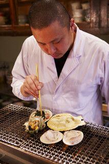Akoya - 和食を修行してきた店主ならではの貝の旨味を引き出した料理は素材の新鮮さと生産の過程までこだわり抜いたからこそ。