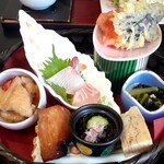 初よし - 鳥胸肉南蛮漬け、キスの紅しょうが天ぷら、刺身3点盛りもずく酢、サクラマスの幽庵焼きetc.