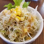 Suteki Dotto Komu - ランチのサラダ