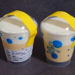 クレーム フレーズ ジェノワーズ - 生クリームプリン。上部1/3を占める生クリームは、ショートケーキと同じもの。よって予約無しでもショートケーキの生クリームをいつでも味わえる。