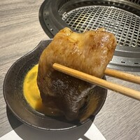 近江うし焼肉 にくTATSU 日本橋室町店 - サーロイン＆生卵は日本文化だよね
