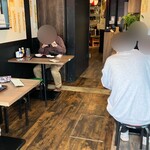 炭焼 焼き鳥 軒 - 店内①