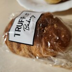 TRUFFLE mini - 白トリュフのまるごと塩パンラスク398円