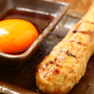 The recommended ``Medairo Tsukune'' has a juicy taste that is carefully prepared.