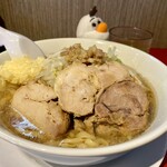 豚を喰らえっ！！ - ラーメン中