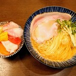 魚貝と中華そば ととやみち - 「中華そば(煮干塩)＋ミニ海鮮丼セット」①