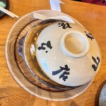 山本屋本店 栄本町通店 - 穴の空いていない蓋。。これを器代わりにね