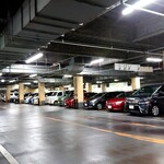 サミットストア - 広い駐車スペース