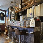 Cafe patina - お洒落な店内。ピアノも置いてありますよ♪生演奏+ボーカルをいつか聞いてみたいです(*´▽｀)