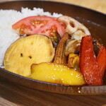 パウえる 808神田店 - 8種の野菜とお肉のスパイスカレー　