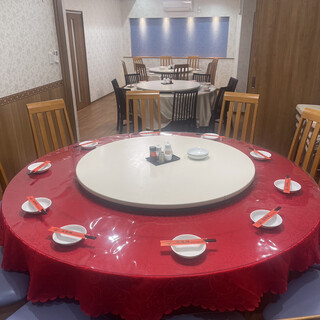 家族での食事会にも利用可能！大人数で食事を楽しめる席を用意！