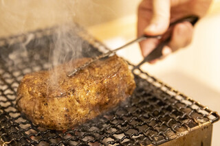 Nikuka Iseki Rinzen - 表面はしっかり香ばしく中はミディアムレアに仕上げるステーキ