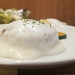 キッチン ブルー グローブ - 横から、アリゴ風チーズソースはトローリとタップリ