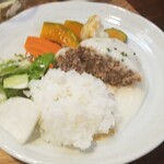 キッチン ブルー グローブ - サラダ、お新香を乗せて