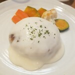 キッチン ブルー グローブ - 上から、まん丸なハンバーグ