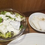 キッチン ブルー グローブ - サラダ、お新香のアップ