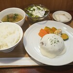 キッチン ブルー グローブ - 牛挽肉100%ハンバーグ　アリゴ風チーズソース