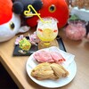 Kafe Ando Dainingu Ba Kingyoutei - 手前から
                ・豚キムチのきんぎょ焼き
                ・桃色きんぎょ焼き
                ・金魚鉢ソーダ　黄…レモンソーダ