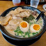 石田一龍 - 濃厚チャーシュー麺1,130円　煮卵160円