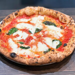 Pizza & Craft Beer Gufo - Pizza Margherita