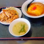 四川園 - 料理写真:激安ランチの天津飯と唐揚げセレクトです〜♪