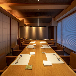 4名様から8名様までご案内可能
