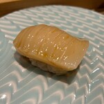 鮨処 有馬 - ホタテ漬け