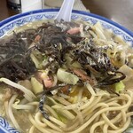 井手ちゃんぽん - コショウを振ります