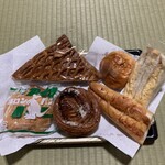 1954 Fukuoka - アップルパイ　あんぱん　たまごサンド　メロンパン　シナモンロール　チーズ⁉️なんたらパン