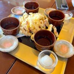 波平 - 下足とエンペラは、後で天ぷらにしてくれます
                                この天ぷらでさえ甘い。どうなってんの玄界灘！