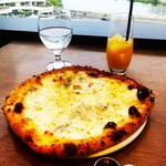 IL PINOLO SKY TERRACE - クアトロフォルマッジ・オレンジジュース