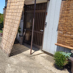 ビンデリーナ - 入り口（ホントフツーの民家の入り口です）