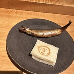 酒 秀治郎 - 本ししゃもの燻製と奈良漬けサンド