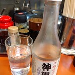 丸吉飯店 - 日本酒冷酒 850円(税込)(2024年5月21日撮影)