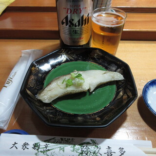 弥次喜多 - 料理写真:瓶ビールとお通し