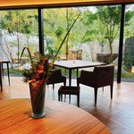 JIMGU - 野菜のブーケと外の風景