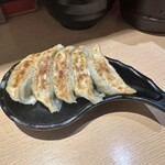 ホルモンらーめん8910 - ぎょうざ