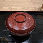 茜坂大沼 - 2.椀
            天草の鱧、秋田県三種町の潤菜。