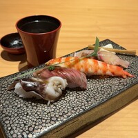 華丸吉日 - お寿司(とり貝、知多牛、サイマキ海老、イサキの焼き霜造り)