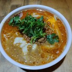 Seian Toushoumen Shurou - 麻辣刀削麺980円。パクチーは無料、というかデフォルトで乗っています。